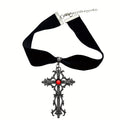 Collier croix style gothique