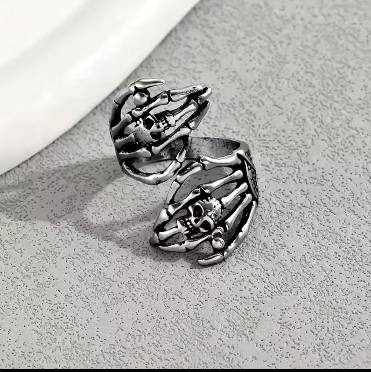 Bague crânes ajustable